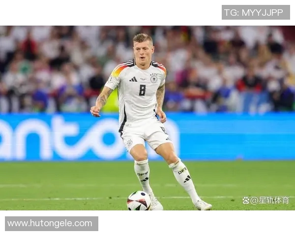 克罗斯：从足球场上的中场指挥官到全球品牌代言人的传奇之路