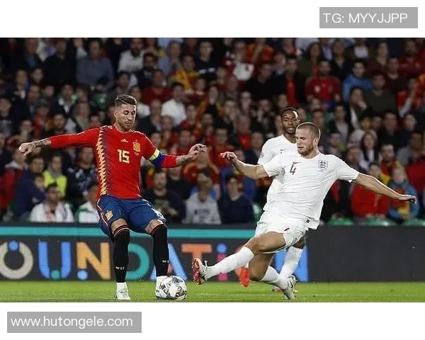 重庆足球队战术解析与对手战术的深度对比分析